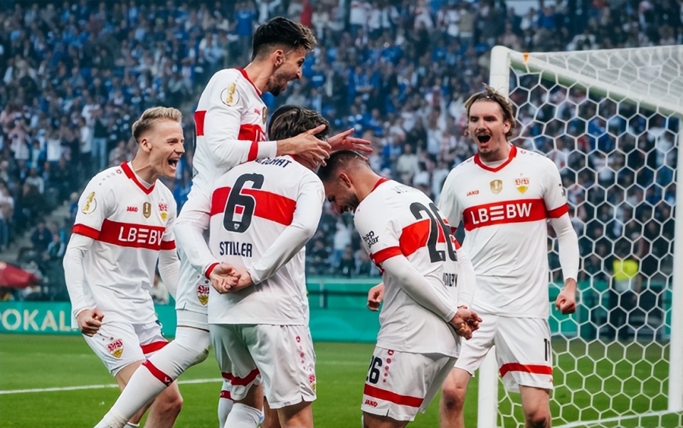 AC米兰发布备战花絮，今夜更衣室发声，亚冠任务艰巨，赛程密集仍需轮换